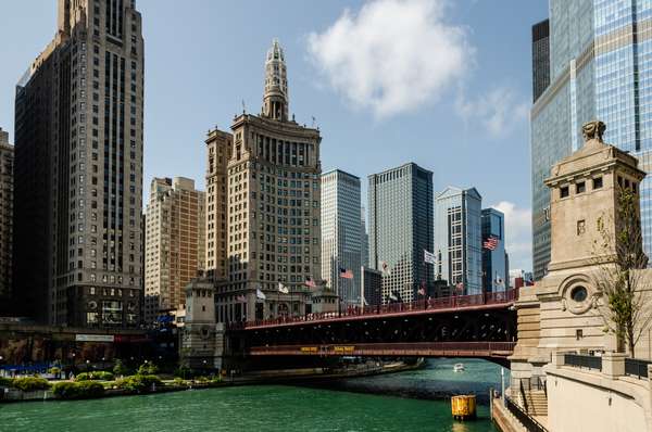 DuSable Bridge and London Guarantee Building on Chicago River in Chicago, Illinois, USA on the 19th August 2018