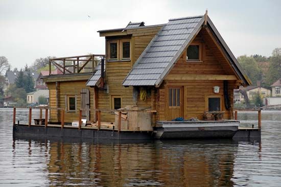 houseboat