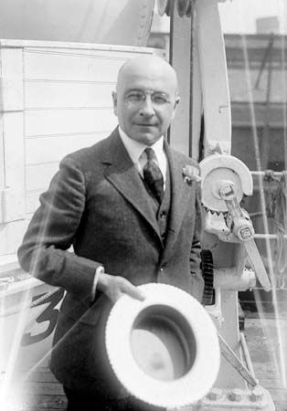 Alexis Carrel.