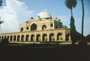 Delhi: Humāyūn's tomb